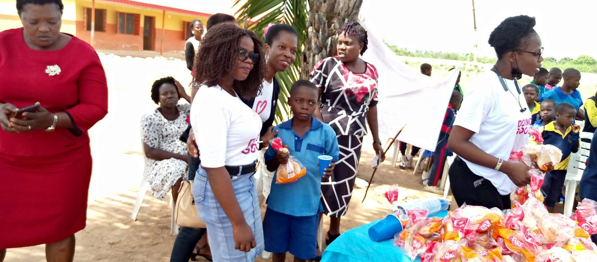 DeindeB's tweet photo. Ongoing Tea party for school  children to commemorate Good Deeds Day.
The students are being served Tea and Bread https://t.co/pFTKMPxNCv