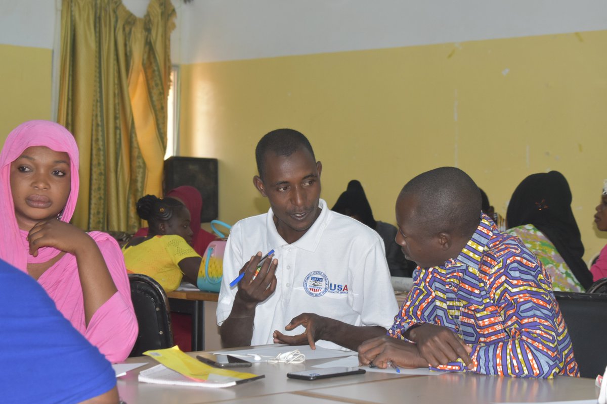 Leaders communautaire, notre engagement a un lien avec notre histoire. Cet exercice de #storytelling a permis aux jeunes de (re)découvrir leur engagement à la lumière de leur histoire personnelle.
<a href="/Usembassyouaga/">USEmbassyOuaga</a> <a href="/planburkina/">@PlanBurkina</a> <a href="/AMJBurkinaFaso/">Ambassade du Japon au Burkina Faso</a> <a href="/metsi2/">metsi2</a> <a href="/UE_BURKINA/">UNION EUROPEENNE BURKINA FASO</a> 
#EngagésEnsemble