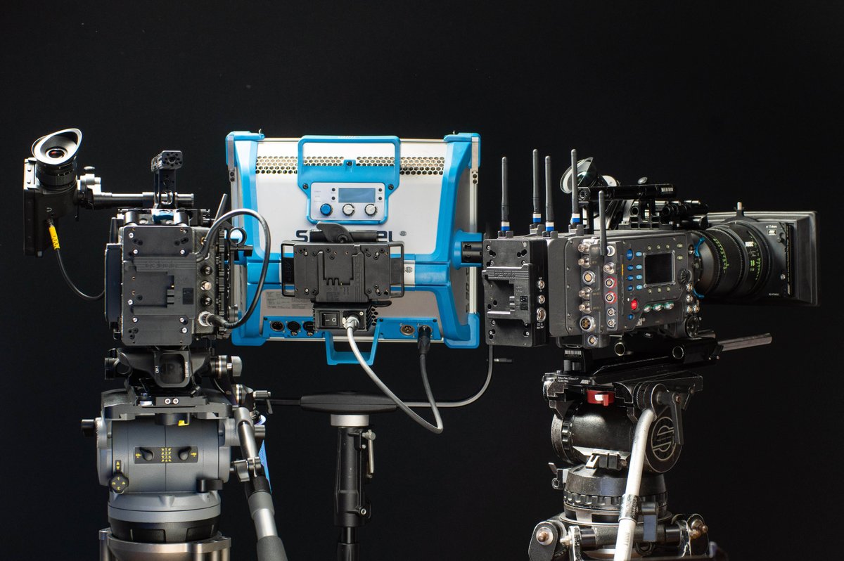 ARRIChannel's tweet photo. ARRI announces its endorsement of B-Mount as a universal 24 V battery industry standard. 
Visit https://t.co/AeXDCSCndB to explore more about the B-Mount. 

#ARRI #BMount24V #24Vpower #ARRIPCA #ProCameraAccessories #ARRILighting #SkyPanel #ARRISkyPanel https://t.co/MevDpD47W6