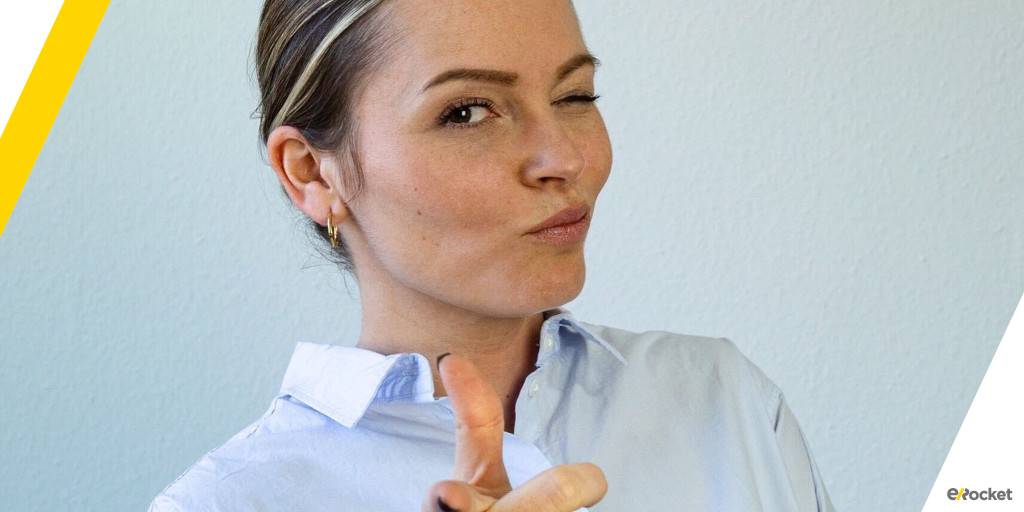eRocket_GmbH's tweet photo. Das ist Jolene, unsere Teamleiterin Plattformen. Sie kümmert sich um alle gängigen #Ecommerce Plattformen und kennt alle feinen Eigenheiten der #Onlinemärkte. Bock dich auf ungeahnte Plattformen zu schwingen? Spring an Bord und werde ein #eRocketeer! #eRocket #Mitarbeitermittwoch https://t.co/Cr1lvS51Ex