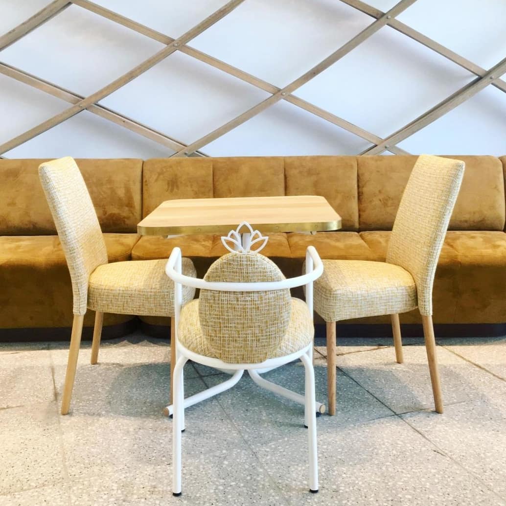 This beautiful interior belongs to the latest expansion of the <a href="/BOSJESfarm/">BOSJES</a> delicatessen, Die Spens 👌.

Our Woodbender Parklane Chairs (bit.ly/3e0blfF) forms part of the beautiful interior curated by the hugely talented and acclaimed interior designer, <a href="/Liam2daMooney/">Liam Mooney</a>!