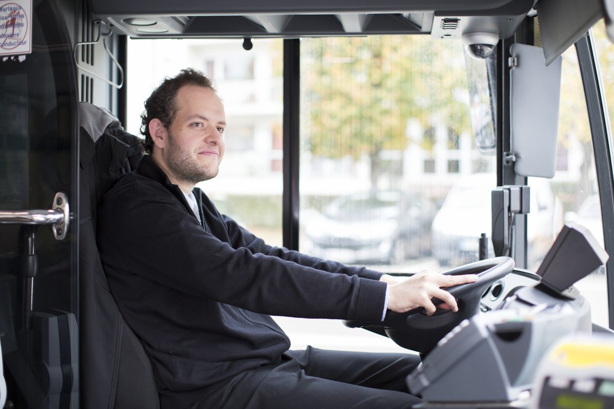 KeolisIDF's tweet photo. Vous êtes intéressé(e) par la conduite de #bus, de #cars ou de #tramway ? Le @groupekeolis recrute dans toute l'#IDF et propose des #emplois durables qui contribuent à la vitalité de l'@iledefrance !
Toutes nos offres sur https://t.co/cL0OhCI1mJ

#Keolis #recrutement #transport https://t.co/fbZVHj05oV