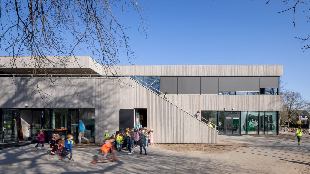 Duurzame en ecologische materialen in Kindcentrum Markelo dlvr.it/Rxdmtw