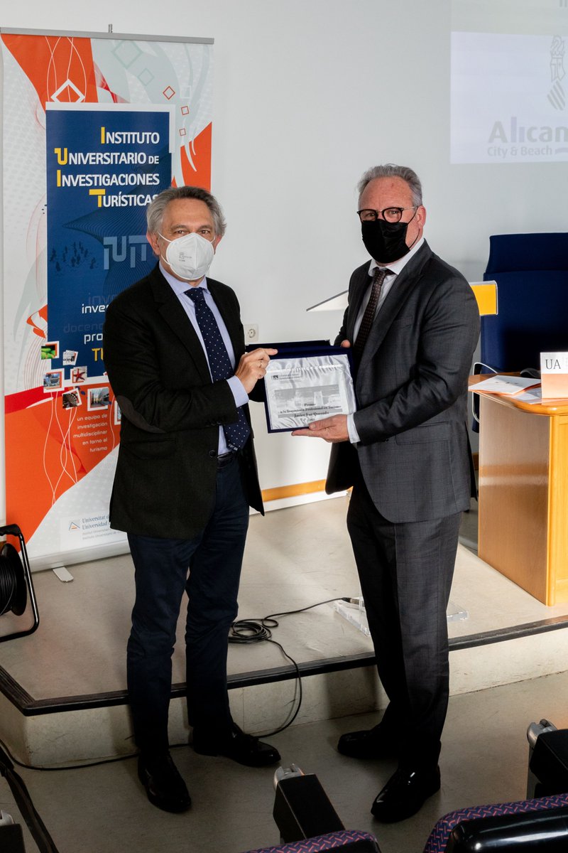 Agradecido por el reconocimiento a la Trayectoria Profesional en Turismo del Instituto Universitario de Investigaciones Turísticas de la <a href="/UA_Universidad/">Universidad de Alicante UA</a> El #Turismo es ese eslabón capaz de unir a varios sectores con un único fin: ofrecer nuestra mejor versión <a href="/AlanniaResorts/">Alannia Resorts</a>