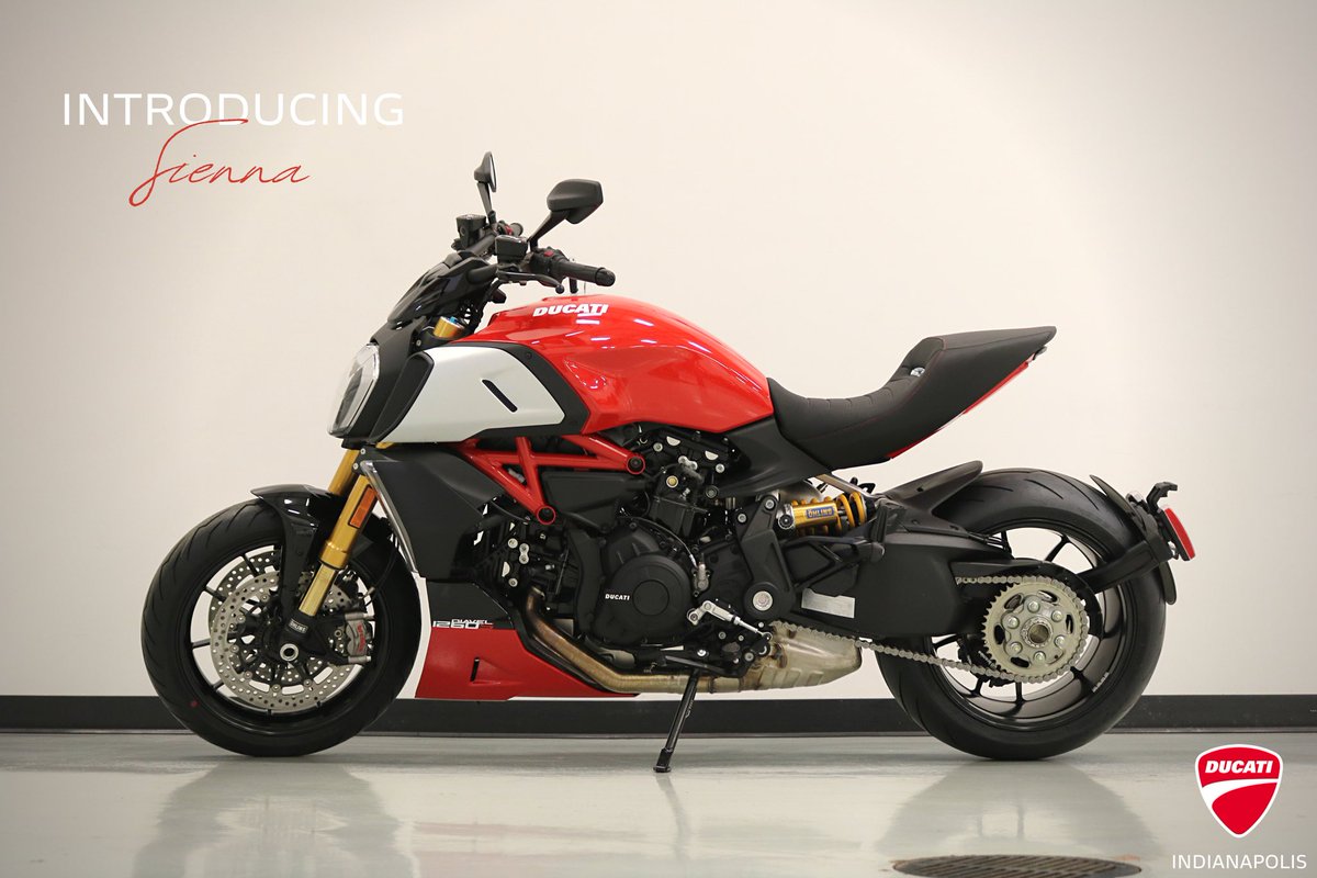 RahalDucati's tweet photo. NEW SERIES: Demo Diaries Presented by Ducati Indianapolis 📝🏍📓🚦
Introducing first, Sienna, our 2021 Ducati Diavel 1260 S #DemoBike. She bears the iconic Ducati Red coloring & is exceptionally powerful with a Testastretta DVT 1262 engine💪
What upgrades does she need? https://t.co/dg4QkFlixb