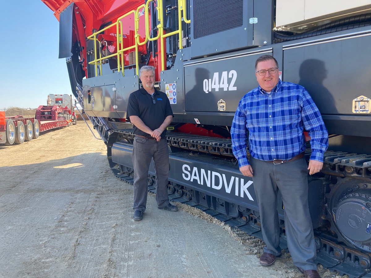 sandvikmobiles's tweet photo. Celebrating the 1,000 unit to be connected to My Fleet telematics are US Distributor Miller-Bradford &amp; Risberg Inc. with delivery of #QI442 impact crusher. @mbrceo 

Maximize your uptime and stay connected for longer with #Sandvik My Fleet. 

Read More: https://t.co/5F2kV8je4R https://t.co/a08GSB8PFJ
