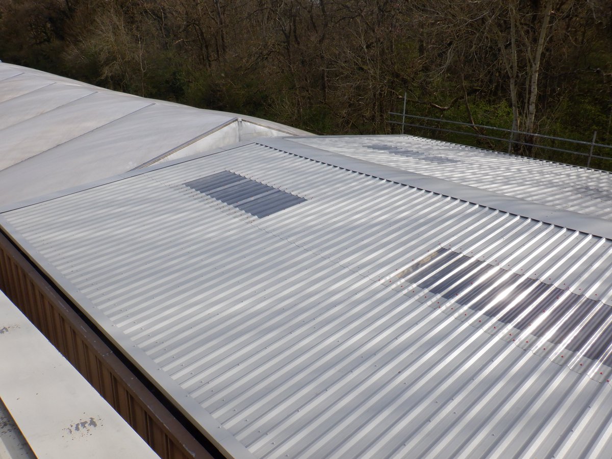 PracticalRoofCo's tweet image. Little over-clad in Droitwich completed last week, original asbestos roof was developing cracks on a regular basis. #roofing #construction #healthandsafety