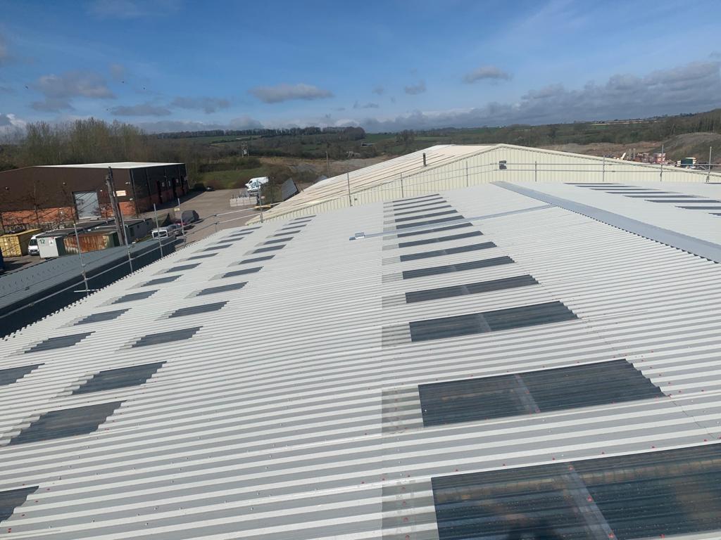 PracticalRoofCo's tweet image. Ongoing over-cladding project in Moreton in Marsh, including refurbishment of the gutter with a SIKA lining system #roofing #construction #healthandsafety