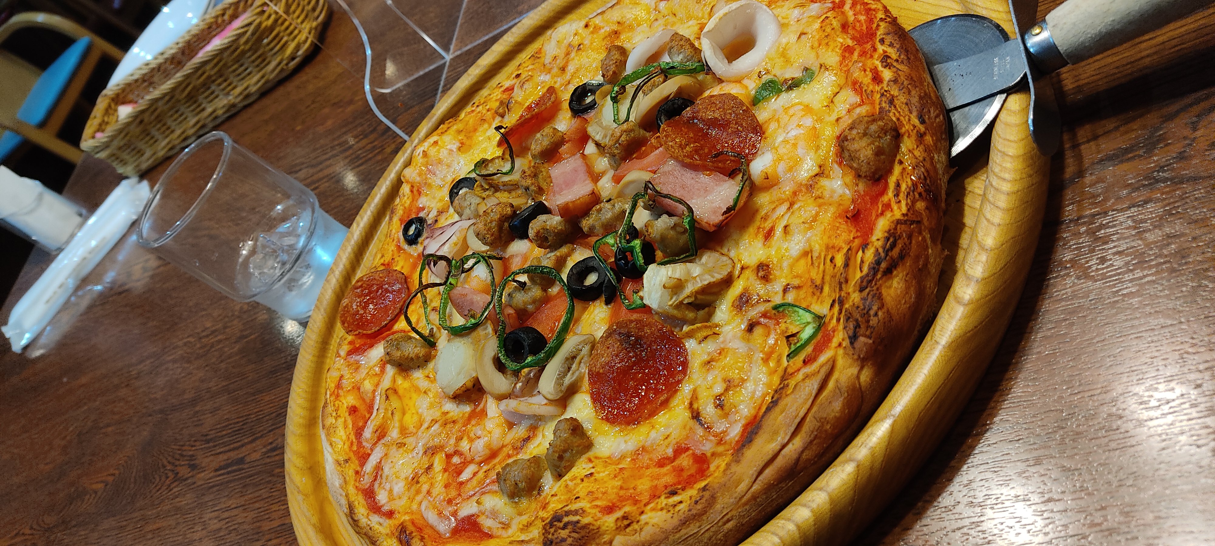 クビオ レサバ これは一泊朝食付5600円の宿と一枚800円のミックスピザ お得すぎんか丹波篠山市 新たんば荘 ツインルームをシングル利用 ログハウス パラパラ 春のピザ祭り ピザ全部半額 パラパラミックス T Co Ofes5juq48 Twitter