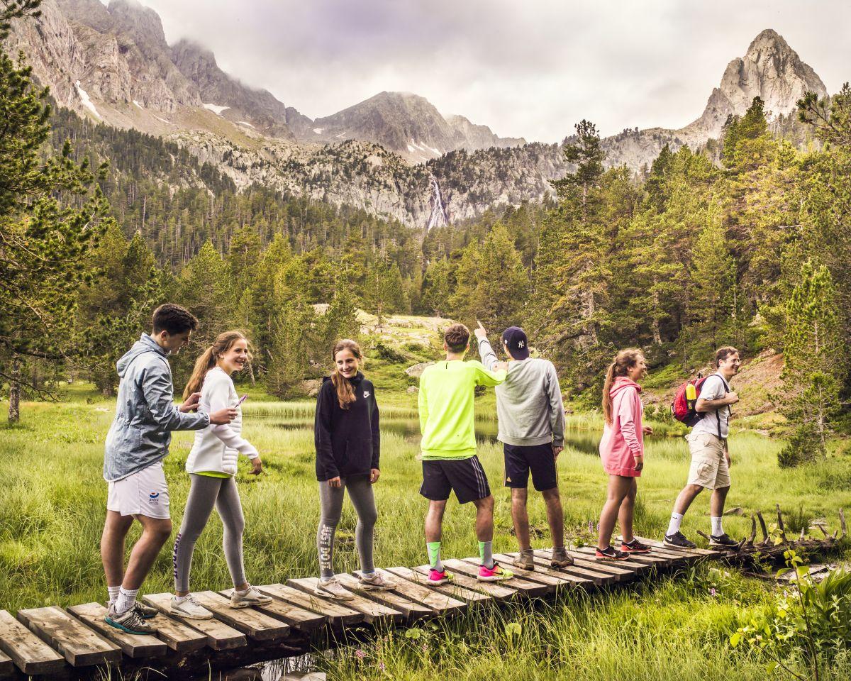 Senderismo en Aragón
¿ERES UN APASIONADO DEL SENDERISMO? NO TE LO PIENSES, PONTE LAS BOTAS Y VEN A DISFRUTAR DEL AIRE PURO Y DE LA EXUBERANCIA DE LOS PAISAJES DE ARAGÓN.
👉 turismodearagon.com/aragon/senderi…  
#senderosturísticosAragón