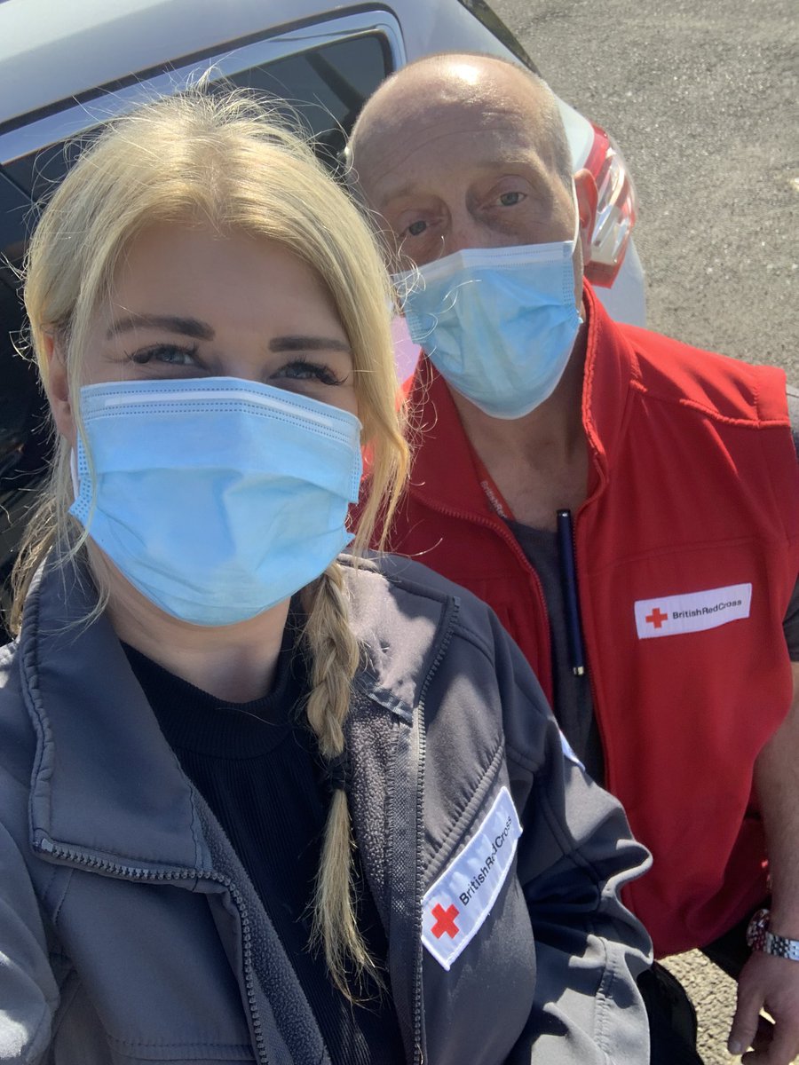 Lovely sunny day at <a href="/SouthTees/">South Tees Hospitals</a> ready for a day helping discharge patients home with the fab team ! 🥰
