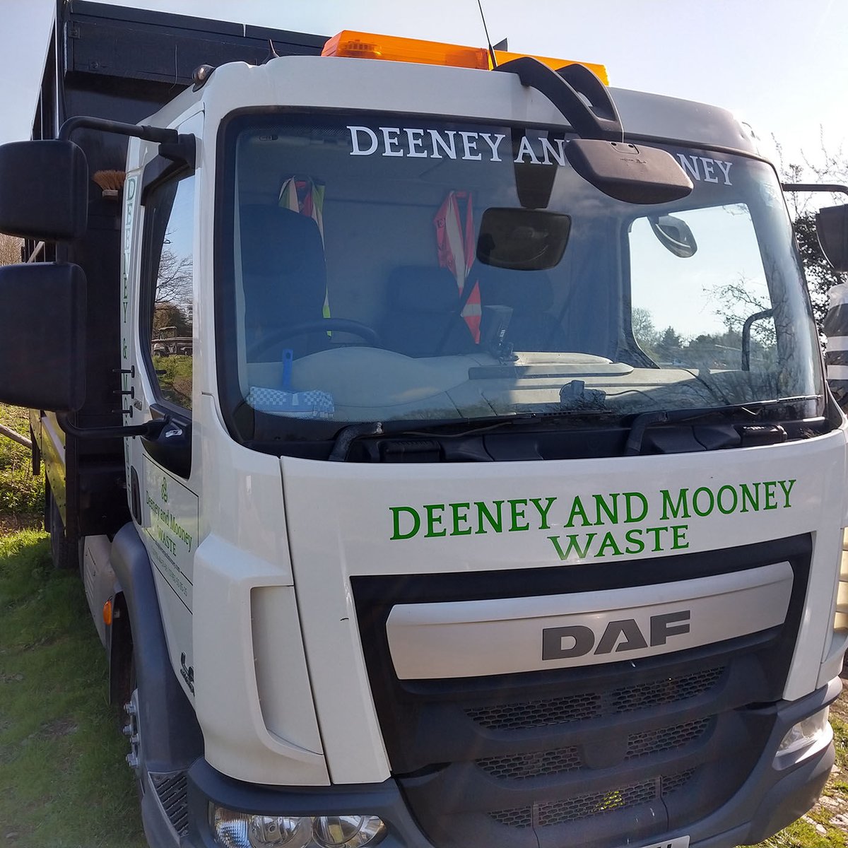 MaxSignsUK's tweet image. In our day to day business we all create waste, this why waste removal companies are core part of all daily activities. Denney &amp;amp; Mooney are now with improved lorry signwriting, made by  @@MaxSignsUK 
maxsigns.co.uk
#lorrysigns #signwriting #maxsigns #vehiclelivery