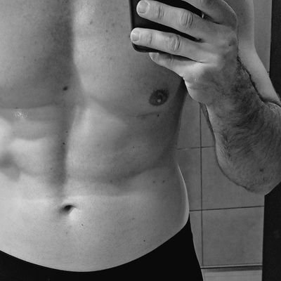 CastleChild1's tweet image. "...Cada mañana su aroma viajaba por sus venas, la transformaba y la traía de vuelta al mundo. Soñaba con verlo cruzar su puerta, enredarse entre sus besos y respirar de su mismo aire.
Le pesaba el cuerpo, su voz se tornaba vacía y su aliento un desconsuelo..." Continuará...