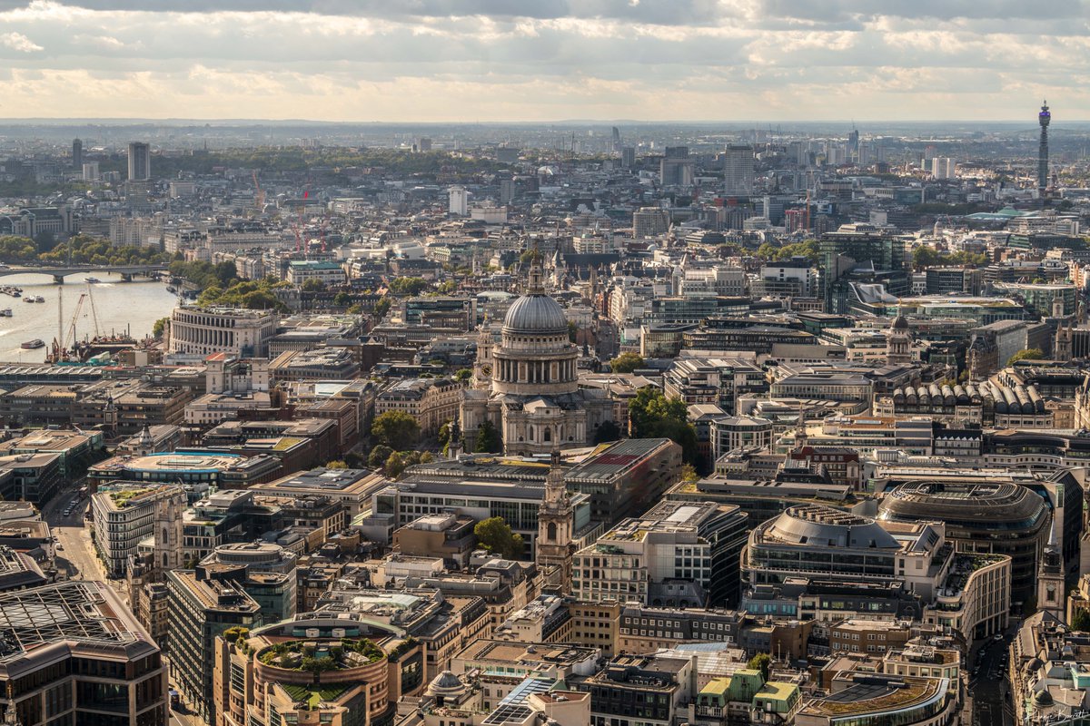 Conferences &amp; meetings with this view are hard to beat... 😍

The perfect inspiration for blue sky thinking!

Learn more: landingfortytwo.com/events/confere…