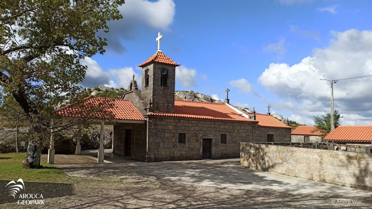 GeoparkArouca's tweet photo. Diz-se por cá que os homens foram construindo capelas nos cimos dos montes para conseguirem estar mais perto de Deus. Arouca tem essa sorte. https://t.co/56jozof3Ni