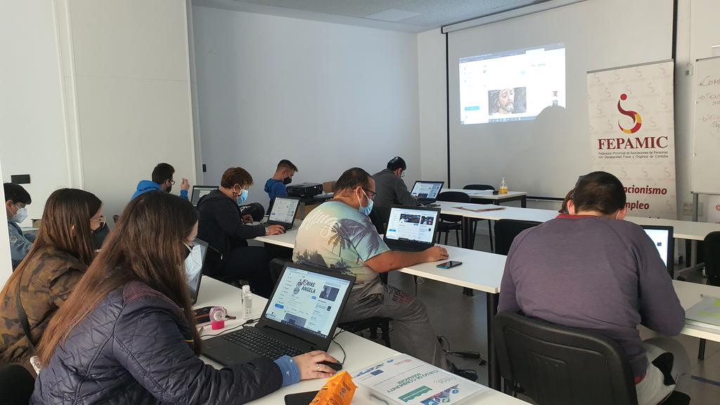 apuerma's tweet photo. #cursocodisacm twitter #onfire 🔥🔥 https://t.co/rgL8PUgsN1