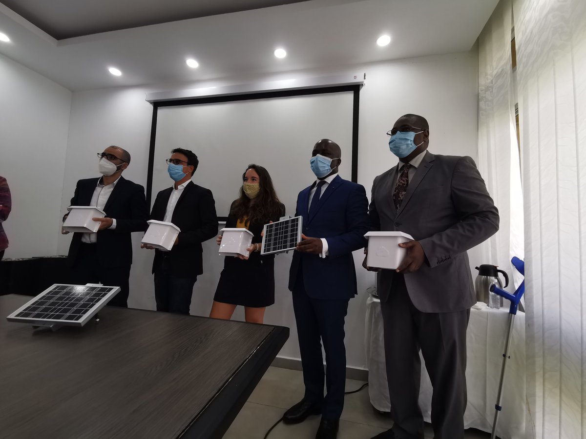 FrenchTechAbj's tweet photo. Installation Phase 1 du Projet #HDRain à la @sodexam, en présence de @France_RCI @JLMoulot @meteofrance. Solution de prévision des précipitations, @HDRain déploie 140 stations déployées sur 80 sites en #Civ225. Cette approche innovante permettra d'anticiper les précipitations. https://t.co/ANvGIdvWia