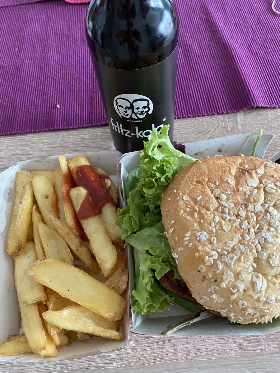 fuchsmaedchen95's tweet photo. #supportyoulocals 🍔🍟🧃 https://t.co/Qad0tls6Mp