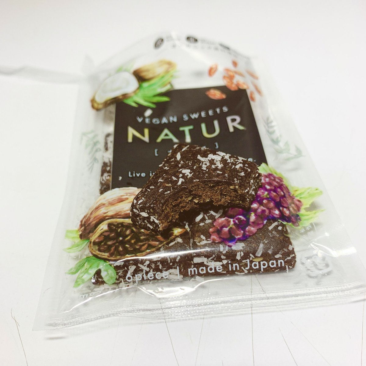 aroundgift's tweet photo. グランフロントの地下でオーガニックショップを発見✨

沢山の体と自然に優しい商品が置いている良さげなお店でした😊

さっそくナチュアを食べてみました！！
レーズンとココナッツの風味がしっかりしていて、甘すぎず美味しかった😆✨

#オーガニック 
#NATUR
#NaturalHouse 
#グランフロント https://t.co/U5aPDYQI8n