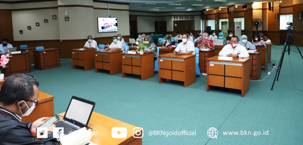 Mengacu pada UU 1/2004 dan PP 8/2006, BKN selaku Entitas Pelaporan wajib menyampaikan pertanggungjawaban penggunaan anggaran negara melalui laporan keuangan yg disampaikan setiap periode anggaran.