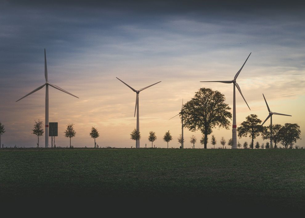 bizzenergy's tweet photo. Nach einem Solarpark kauft die Lausitzer Leag jetzt Anlagen für einen eigenen Windpark auf einer ehemaligen Tagebaufläche. Auch das Vorhaben eines Abfallkraftwerks wird vom Kohleverstromer weiter verfolgt. https://t.co/UAjQ47fgzR https://t.co/FEFoFCSPnT