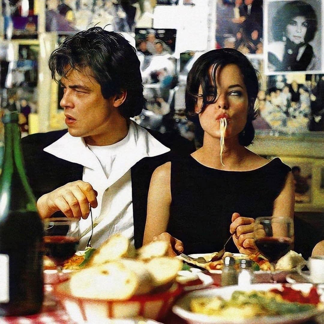 TheCinesthetic's tweet photo. Benicio del Toro and Parker Posey photographed by Mark Seliger, 1995. https://t.co/YEGXsSNqCZ