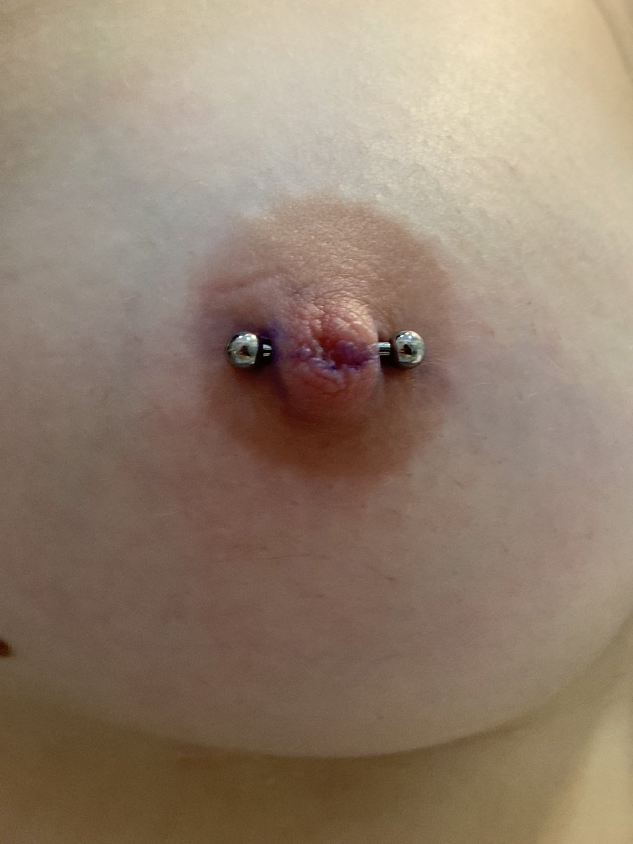 Latuertapiercer's tweet photo. Son muchas las chicas que atiendo con pezón invertido, segun el grado que padezcan es posible corregir la dirección con piercing💞
#pezóninvertido #pezon #pezón #pezoninvertido #invertednipple #piercing #barcelona https://t.co/8ZOsrRAL6S