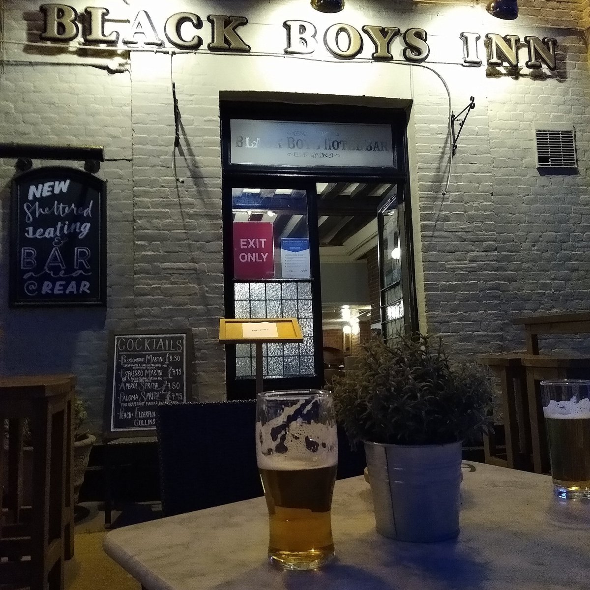 jensfromsverige's tweet photo. First pint of cask since outdoor hospitality opened on Monday, it was a pint of Lacons Encore. It was great!
#PubsReopening #pub #cask #pint #hospitality #beer #lacons #encore #aylsham #norfolk #blackboysinn https://t.co/8LWK3GhCLC