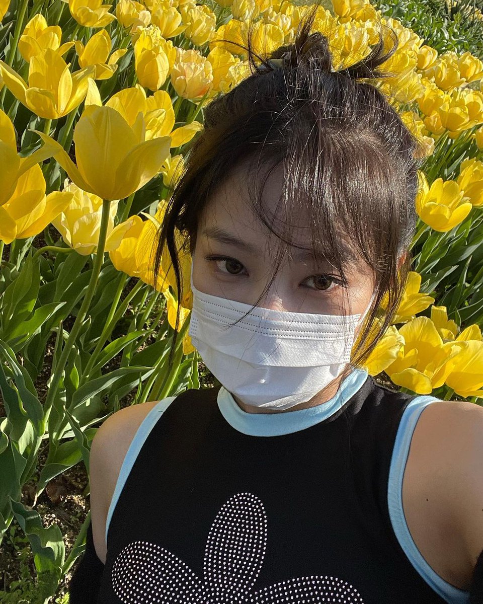 dearubykim's tweet photo. não sou boa com palavras bonitas mas vamos lá... 

jennie kim na primavera https://t.co/2Zz2RqBF1d