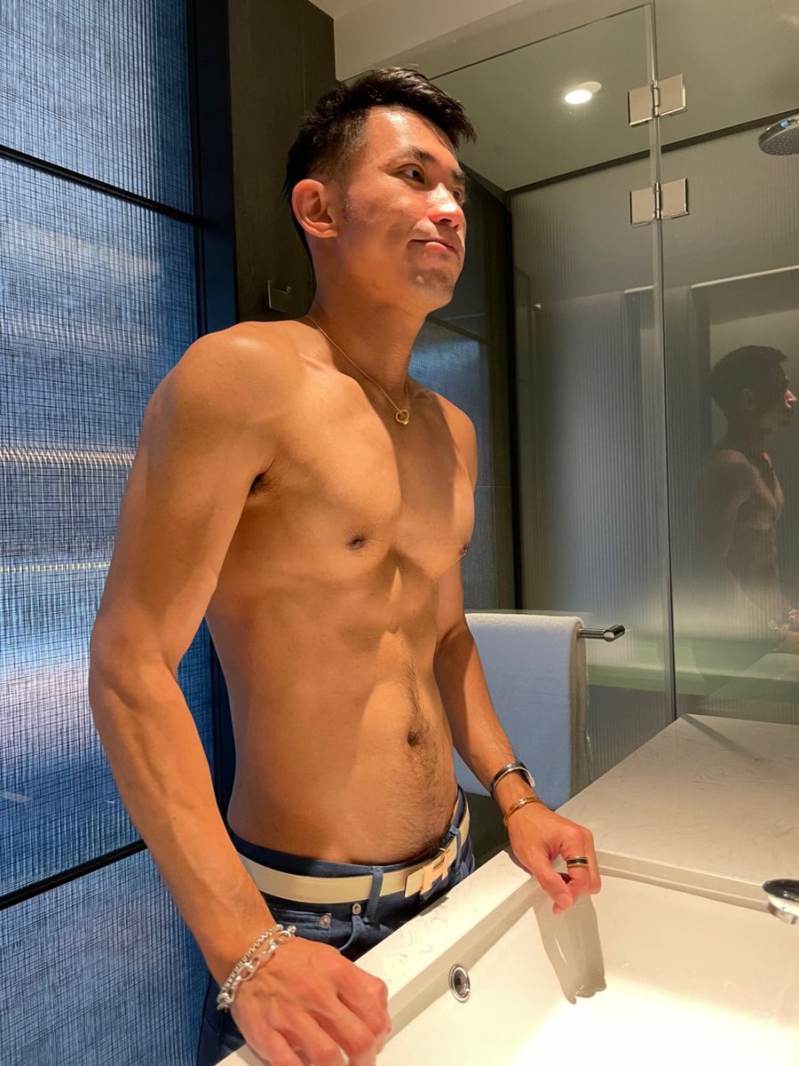 titeti2015's tweet photo. 要陪我一起洗嗎?
#shirtlessguys #abs #workout #hotelresonancetaipei #tapestrycollection #時代寓所 #台北時代寓所 https://t.co/4bCDWzSvd8