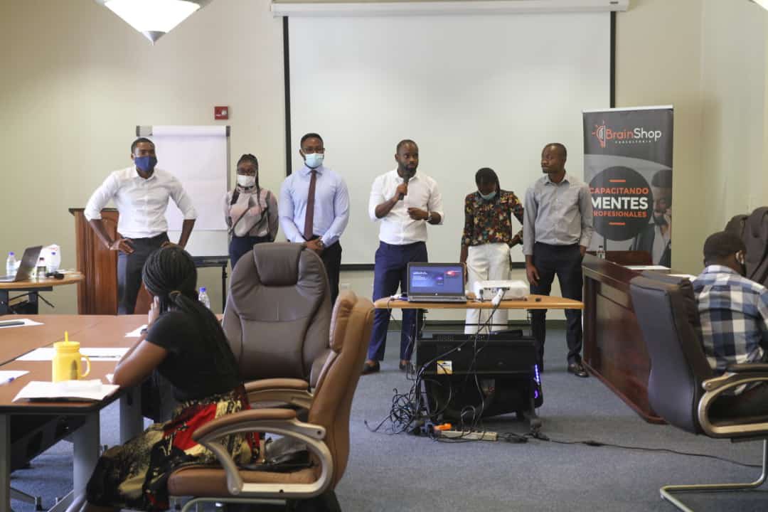 Una sesión gloriosa la de hoy. A Dios gracias por las vidas que están siendo transformadas por lo que hacemos. #𝐒𝐞𝐦𝐢𝐧𝐚𝐫𝐢𝐨𝐏𝐫𝐨𝐟𝐞𝐬𝐢𝐨𝐧𝐚𝐥𝐌𝐌𝐇𝟐𝟎𝟐𝟏 <a href="/_BrainShop_/">BrainShop Consultoria</a> <a href="/johnnilynk/">J.Hanza</a> <a href="/GabrielObiang/">Gabriel Mbaga Obiang Lima</a> <a href="/JorestSB/">Sikota Barleycorn Jorge</a>