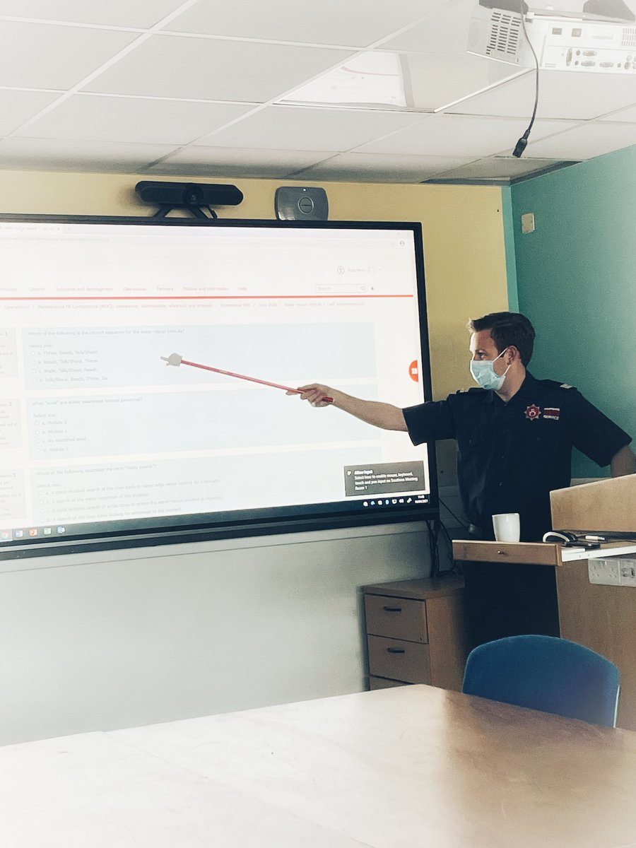 Southsea24's tweet photo. Water Rescue Level 1 input this morning by our very own CM Merry, in addition to our P6 appliance familiarisation driving course to get all of our drivers upto speed with the new P6. #allhandstothedeck #waterrescue #opsready #skilldeveloping #dayshift #driving #GreenWatch https://t.co/9YWUzQXKpN