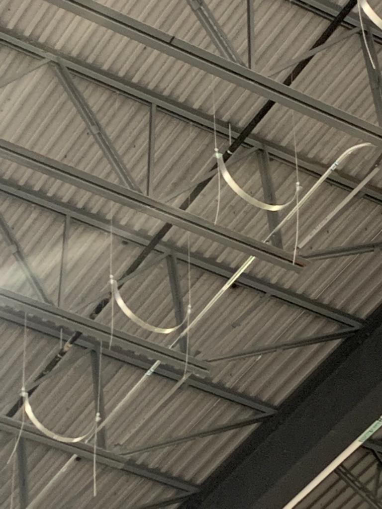 GrippleCanada's tweet photo. A beautiful installation at a large warehouse project in Toronto. 

Gripple's Unigrip suspending rectangular and 60" diameter spiral duct. 

Discover the UniGrip here : https://t.co/eChitwIAWL 

#GrippleCanadaInc #Gripple #HVAC #Project #Construction https://t.co/1buB6tjrUW