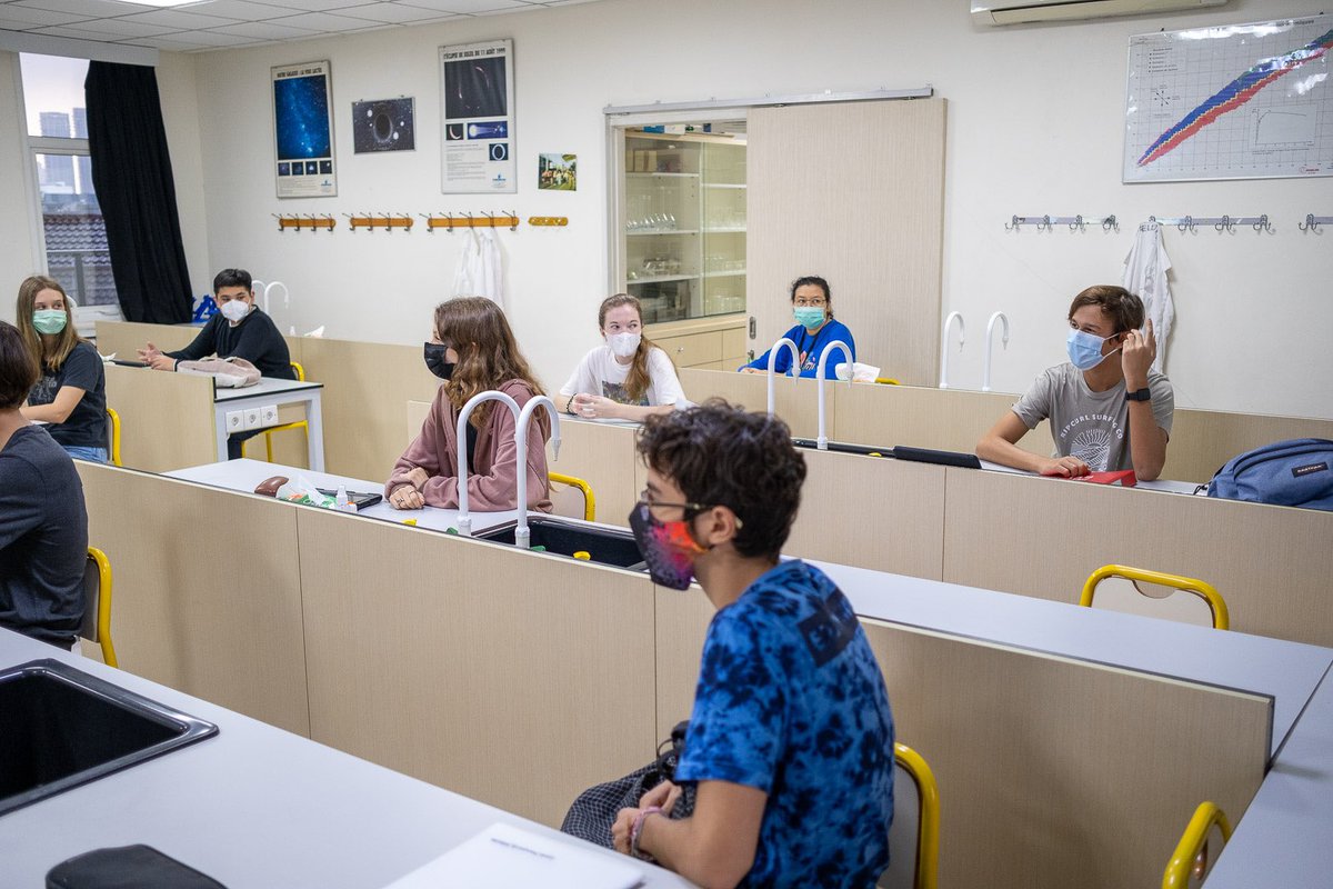 #backtoschool ⎟Ils attendaient de retourner au lycée depuis le 16 mars 2020 ! Les élèves de seconde du Lycée Français de Jakarta font leur rentrée des classes aujourd’hui après plus d'un an d’enseignement à distance ! 🤩🤩

<a href="/aefeinfo/">AEFE</a> <a href="/AEFEAP/">AEFE Zone Asie-Pacifique</a> #AEFE <a href="/education_gouv/">Ministère Éducation nationale</a> <a href="/LeMondeEduc/">Le Monde Education</a>