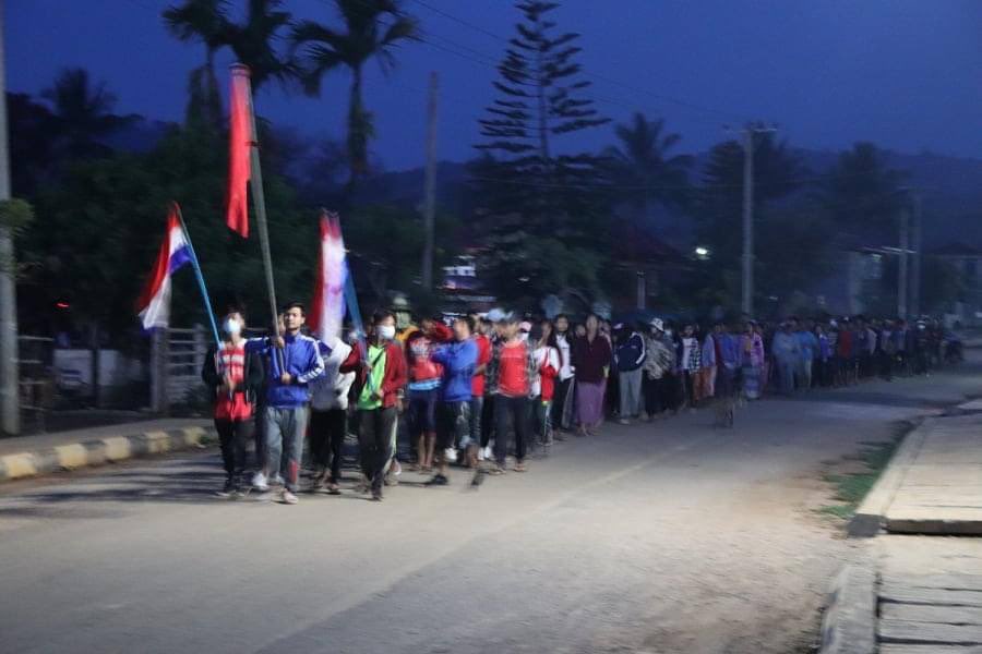 Peaceful protest against military coup in Hpruso, Karenni (Kayah) State this morning.
#Apr14Coup
#WhatsHappeningInMyanmar
