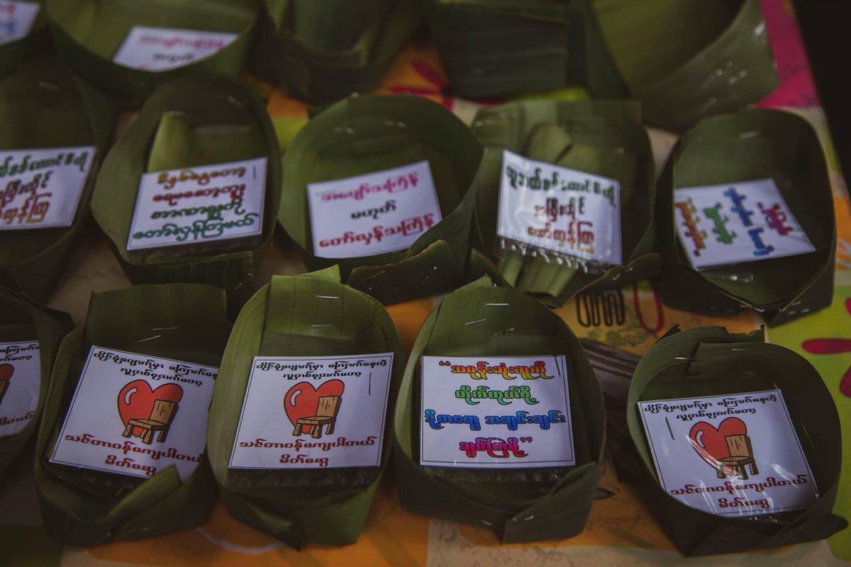 Youths in Mogok share Thingyan traditional snack ‘MontLoneYayPaw’ to neighborhood along with anti-coup protest messages.
#Apr14Coup
#WhatsHappeningInMyanmar