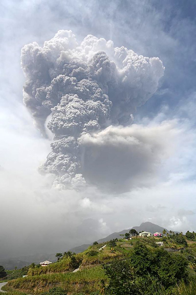 1MC_KIE's tweet photo. 🚨 State of Emergency 🚨 Volcano erupts on the beautiful island of St Vincent, 20 000 people currently evacuating and will be without Food / water / Electricity, Please share this tweet so the (Help) arrives sooner. 
We prey for your safety The grenadines. Thank you ❤️🙏🏽 https://t.co/cjTbG3UK41