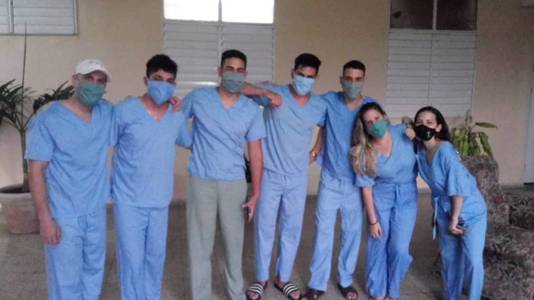 ¡No importa tu tamaño😅, ni tu edad😮, ni la universidad donde estudies✍️!  Tú también puedes ser un #valiente en #ZonaRoja. ¡Todos somos un equipo! <a href="/osanamoleriop/">Osana Molerio Pérez</a> <a href="/ucmvccu/">Universidad de Ciencias Médicas de Villa Clara</a> <a href="/feu_cuba/">FEU de Cuba❤🇨🇺💪</a> <a href="/FEU_UCLV/">FEU UCLV</a> <a href="/UCLVCU/">UCLV 🇨🇺</a> <a href="/JMC_Cubano/">José Antonio Marimón Carrazana</a> <a href="/DVSToledo/">Delvis Toledo</a> <a href="/MarinUclv/">Alfredo Marin UCLV</a> <a href="/MINSAPCuba/">Ministerio de Salud Pública de Cuba</a> <a href="/CubaMES/">MES</a>