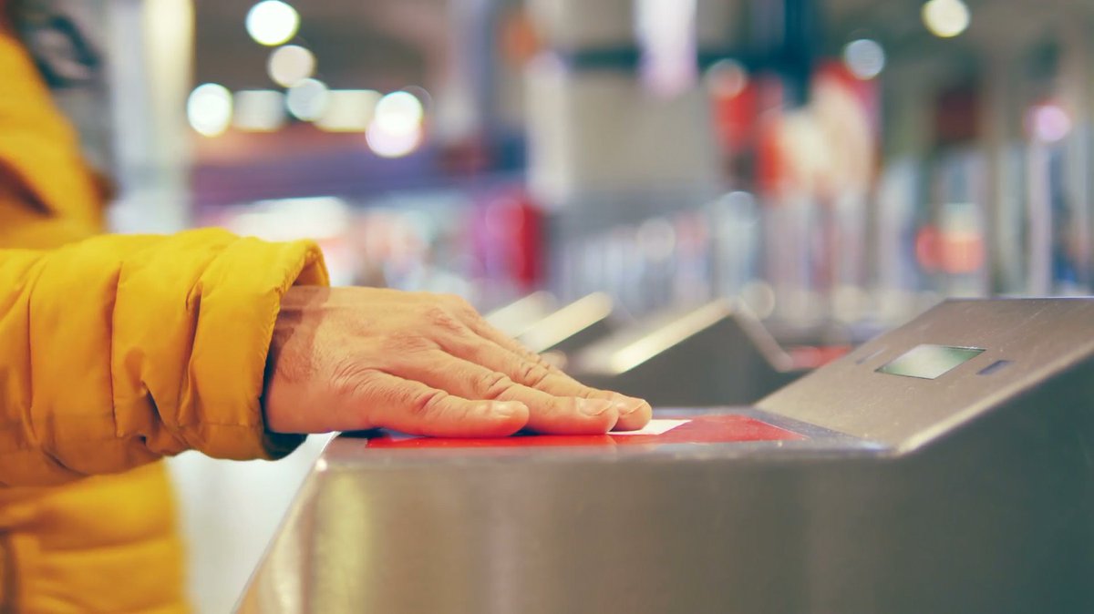 infoGMV's tweet image. What technology lies behind your farecard? Our colleagues Juan Corzo and Óscar Casado look at the latest trends in #GMVblog. #IntelligentTransportSystems ow.ly/v9fC50Eodbj