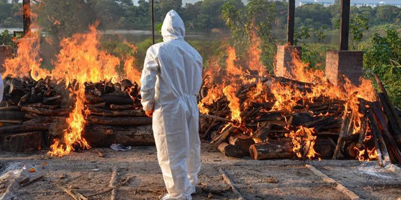हम अस्पतालों के लिए लड़ें ही कब थे । 
हम तो मंदिर मस्जिद के लिए लड़े थे जो आज बंद है । अस्पतालों के लिए लड़ते तो आज तस्वीर कुछ ओर होती । 
#wakeup