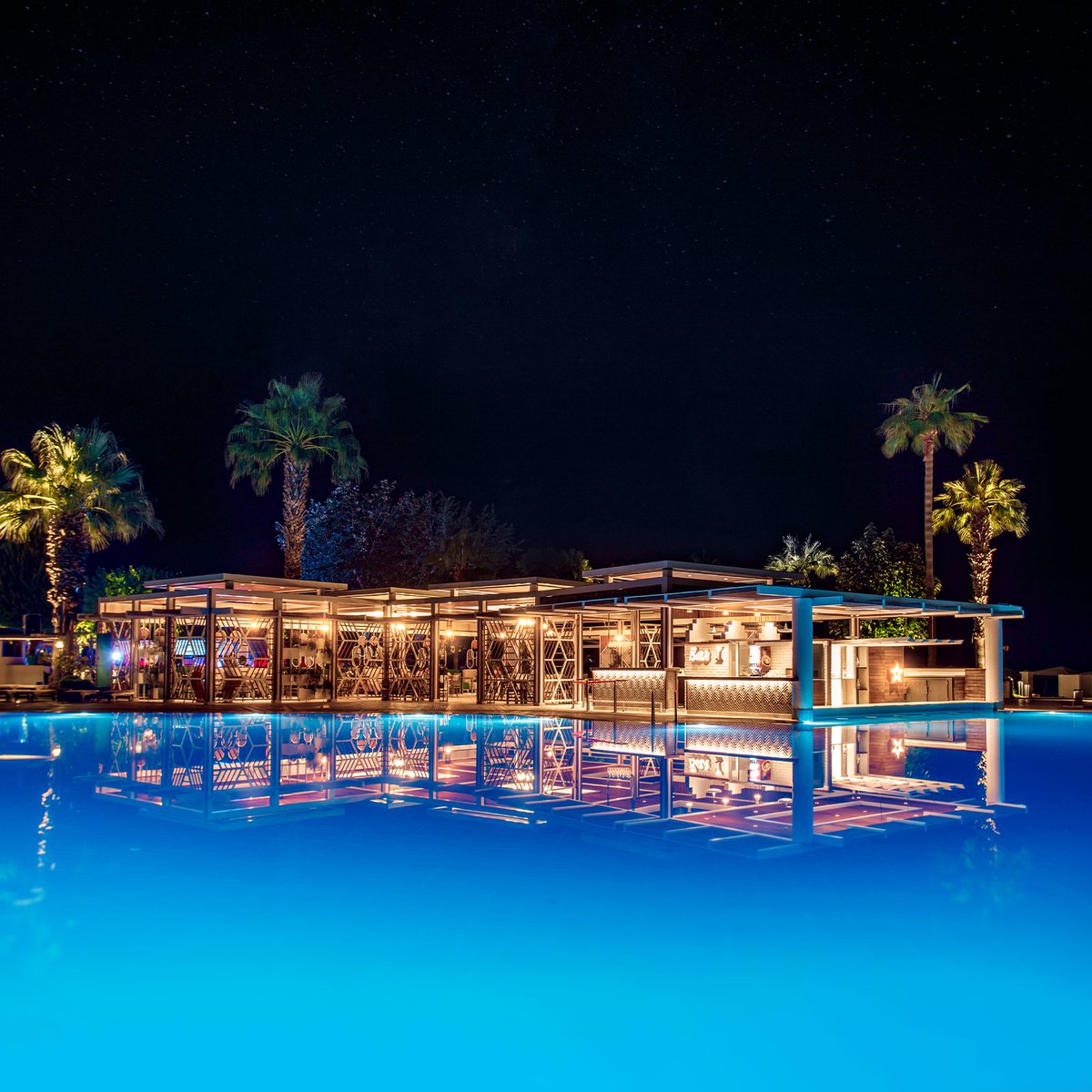 TuanaClub's tweet photo. The best option to experience the ambiance of the night with delicious drinks and natural scenery, Club Tuana. https://t.co/SFrPSY1cVj