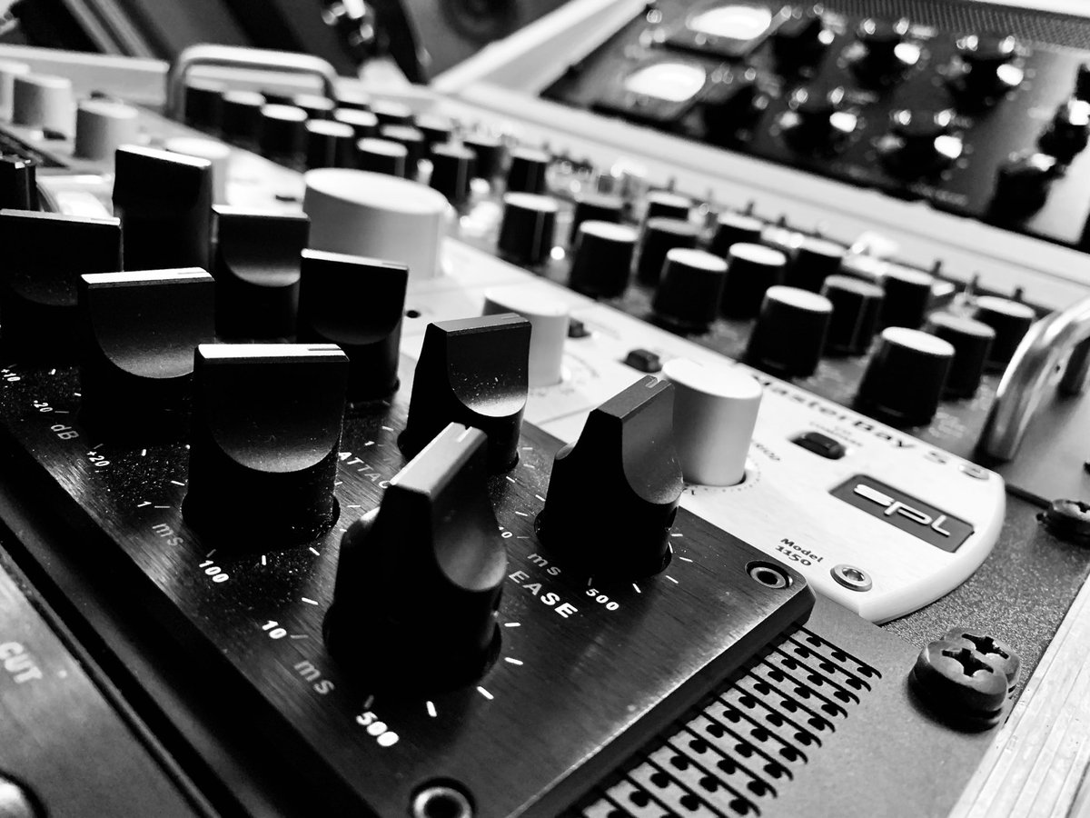 ADmasteringUK's tweet photo. Mastering rig  #admastering #admasteringuk #london #uk #mastering #rig #dangerousmusic #spl #sontec #api #pendulum #customaudiogermany #kushaudio #stamchild https://t.co/dSUYnRqb7n