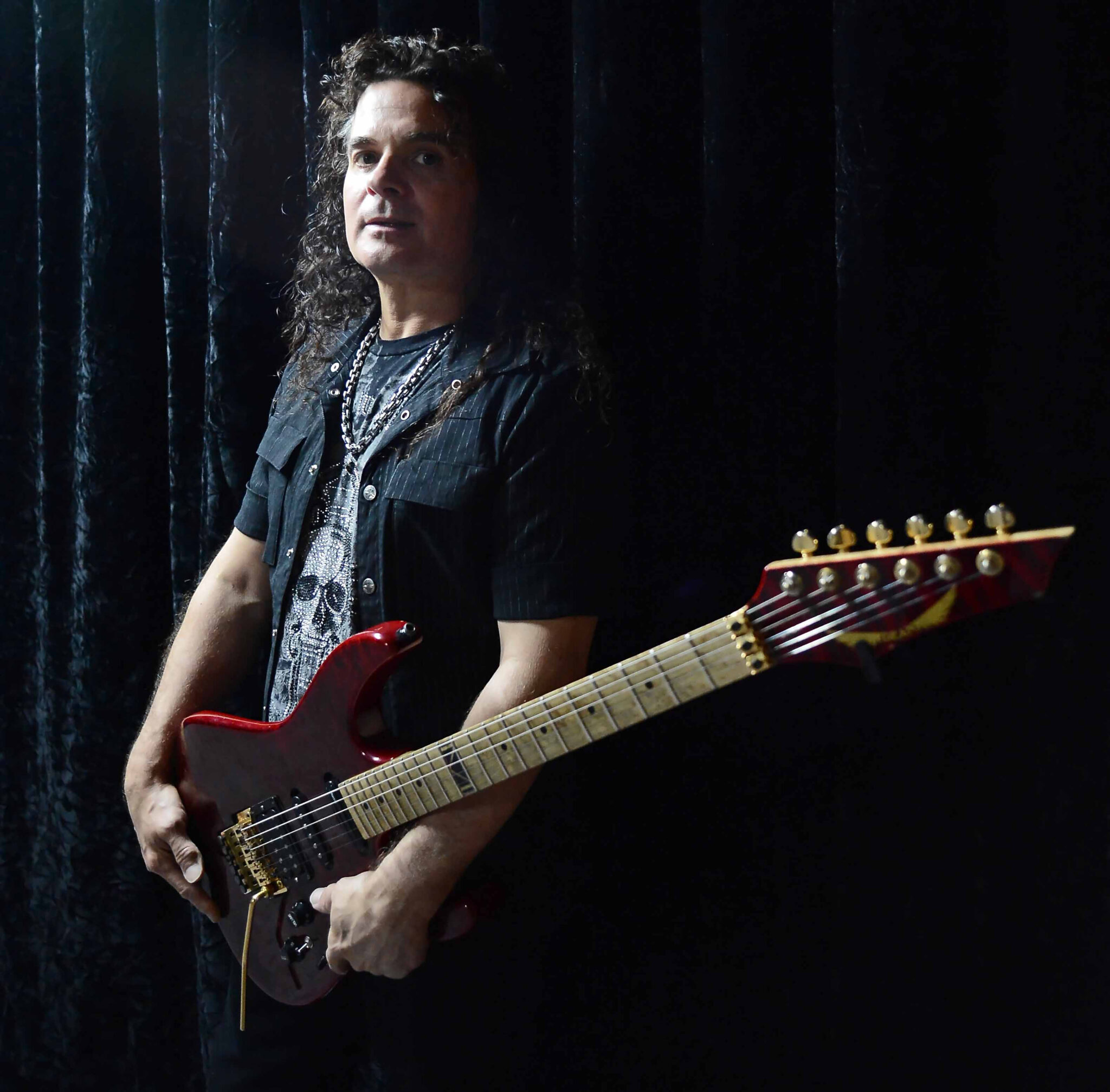 Please join me here at in wishing the one and only Vinnie Moore a very Happy 57th Birthday today  