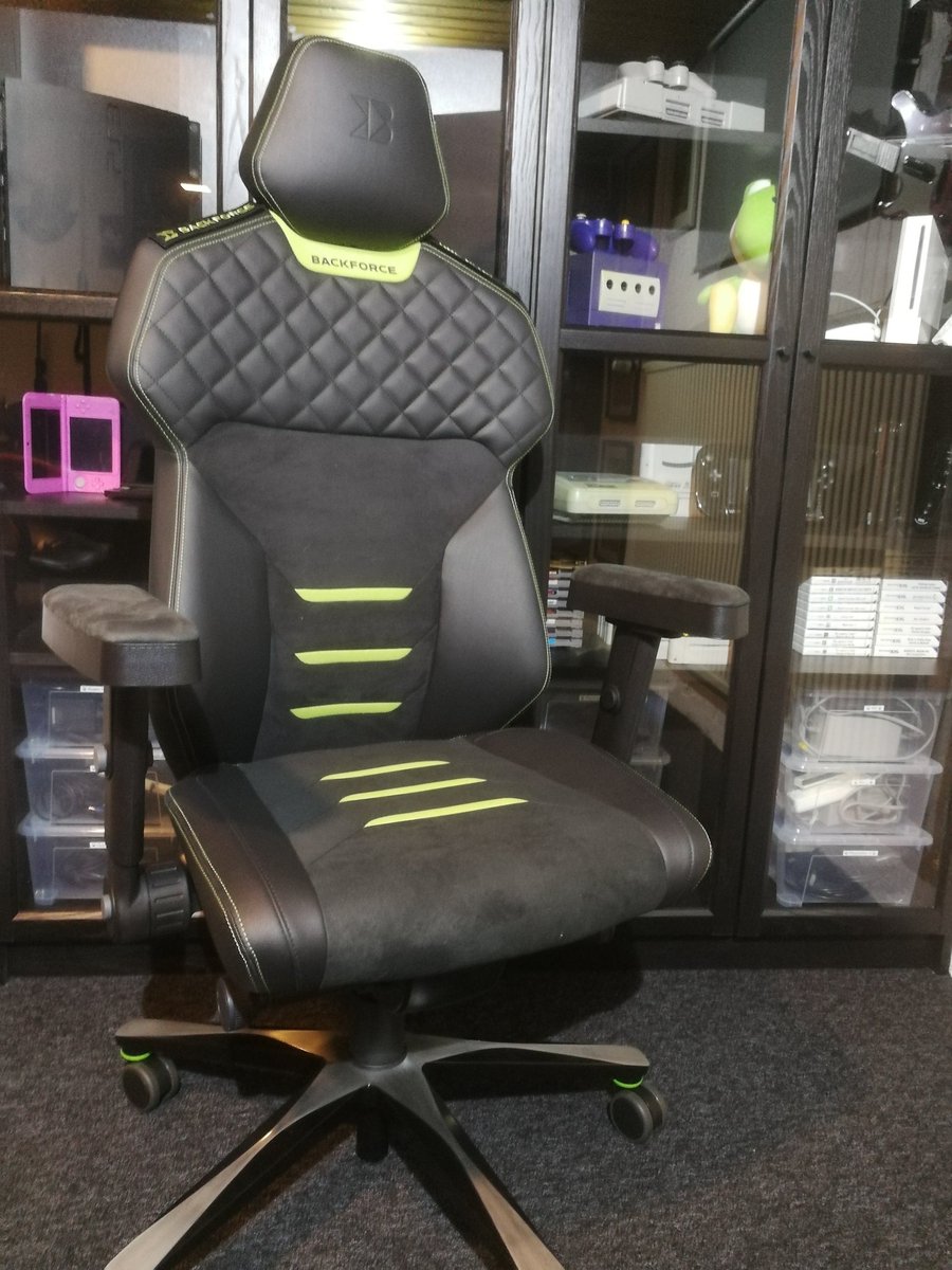 Mezelmoerder3D's tweet image. Es tanzt ein Mi Ma Mezelmann um seinen Stuhl herum, fidibumm 😁
#gamingstuhl #Backforce #überglücklich @Backforce_gg