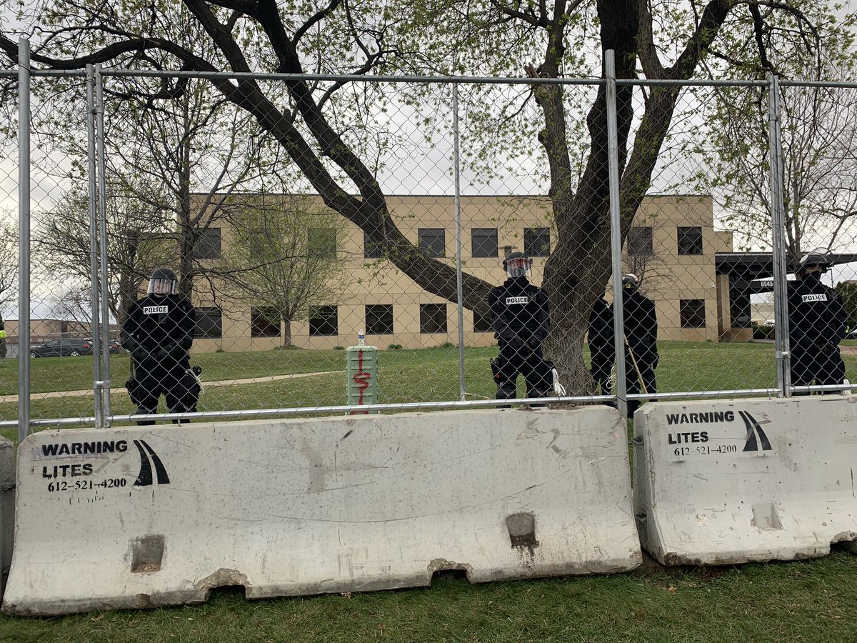 wccoradio's tweet image. “This is going to be an unpopular statement, but if #DuanteWright would have just complied....”   The voice of the head of @MNPoliceAssn, and former #BrooklynCenterMN commander Brian Peters.   He spoke with @RadioDaveLee on @TMNwithDaveLee Listen here go.audacy.com/o1u1m3GRrfb