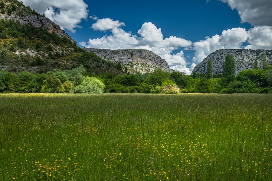 You can tour #Krka NP by water, road or attractive educational walking trails and bicycle routes 👌 What will you choose?
📷 Lucija &amp; Rade Jug