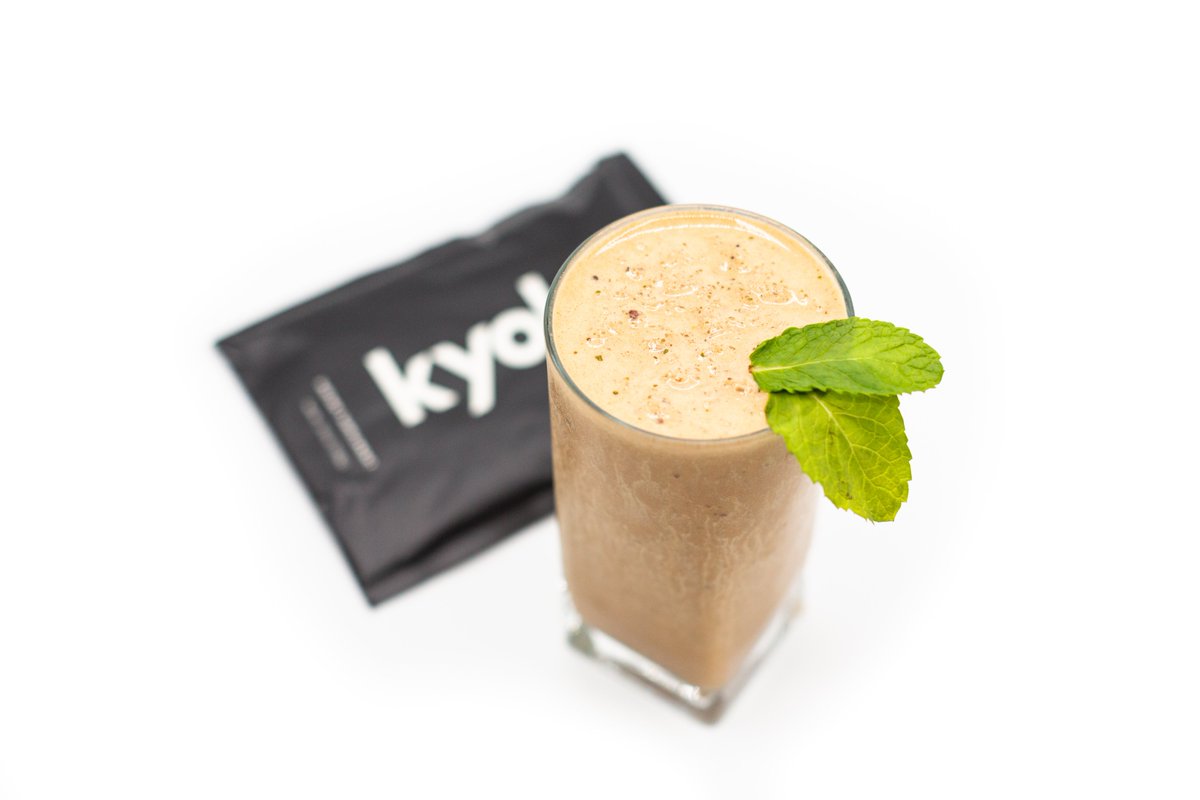 Feel like changing things up? If so, we have the perfect shake recipe for you called ‘Mentha Mix.’ Just blend the following ingredients and enjoy: 1 Kyoku Packet + 16 oz Oat Milk + + 1/3 Cup Cacao Nibs + Dash of Cinnamon + Splash of Peppermint Extract +2 Mint Stems! 😋🌱
