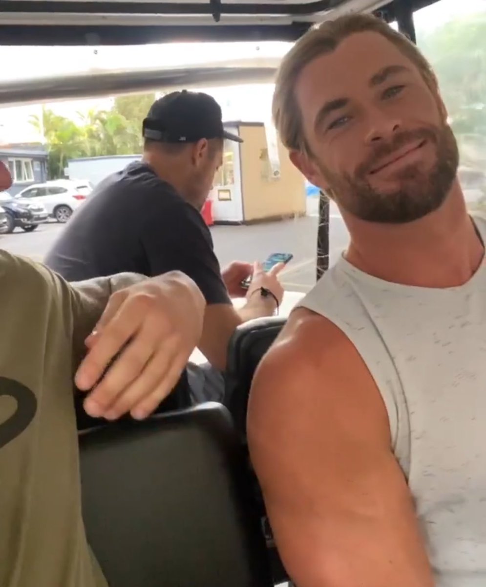 RT @civiiswar: thankful for chris hemsworth giving us content in his thor wig https://t.co/s6o5Td9txB
