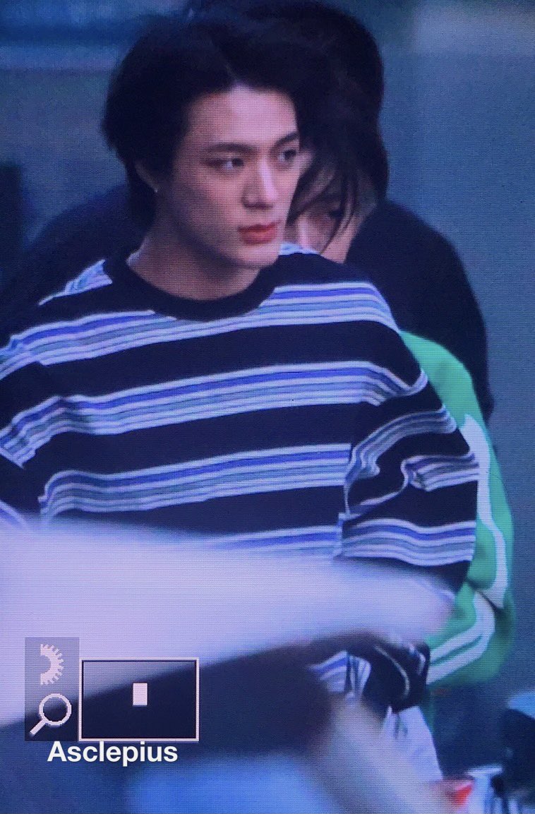 แค่เจาะหูยังขนาดนี้ ถ้าโน่สักจะขนาดไหน...แต่ตอนนี้ก็สักอยู่นะ สักแต่จะผัวอ่ะ😭😭😭 #JENO