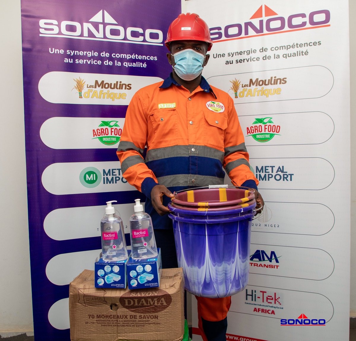 GroupeSonoco's tweet photo. [INFO] Lutte contre la COVID-19 : distribution de kits de protection pour le personnel du Groupe SONOCO.

https://t.co/Ba2dKAc2YP https://t.co/jlFTvnxWHi